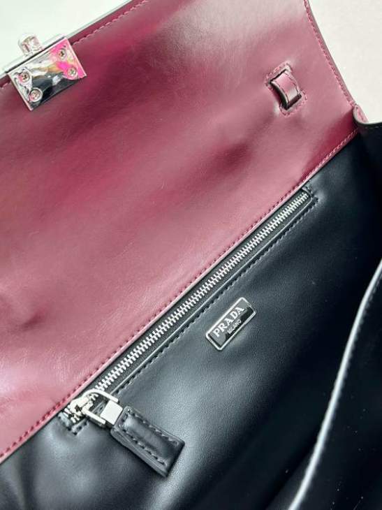 Picture of Prada Handbags _SKUfw184401984fw